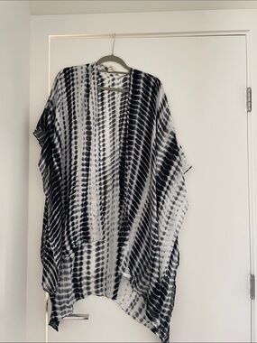 Michael Stars Black and White Tie-Dye Lightweight Wrap